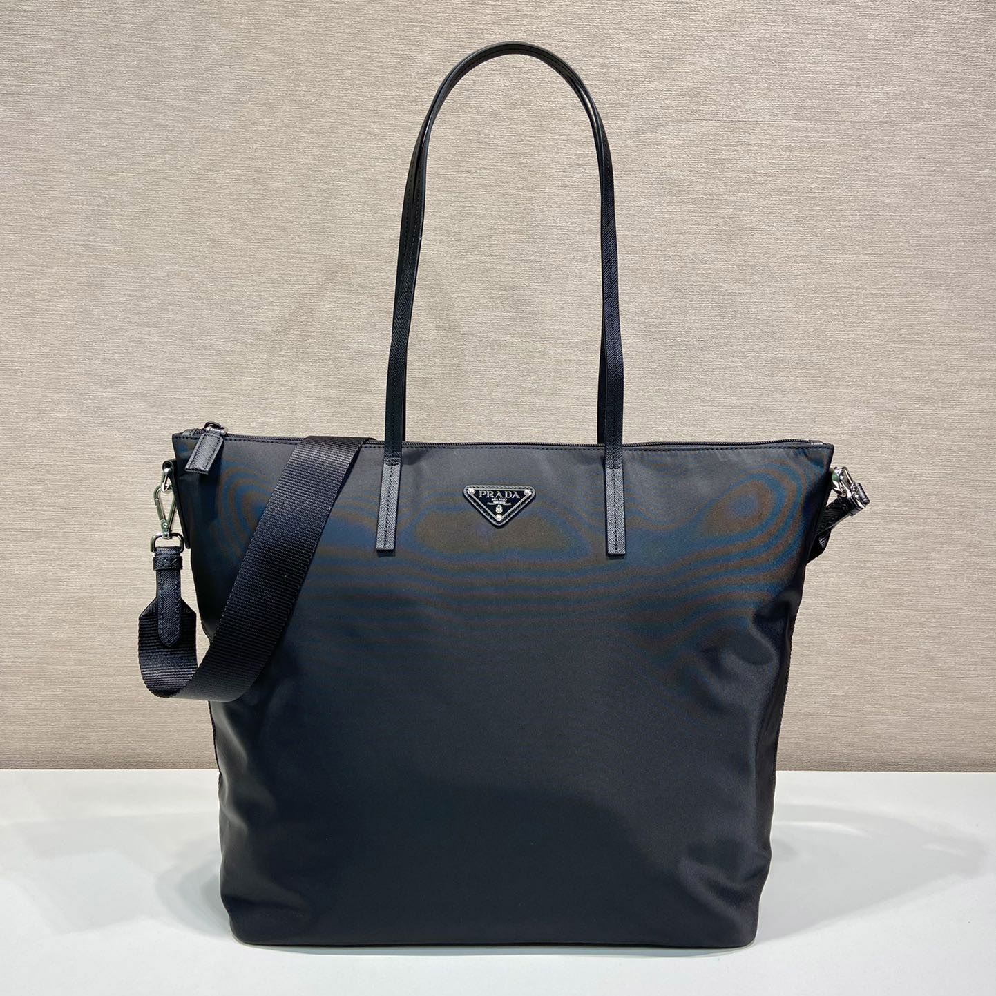 Pra*a shopping bags